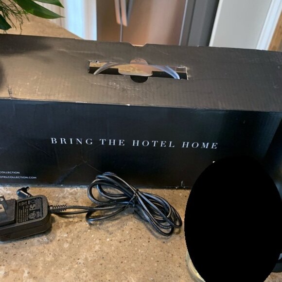 Hotel collection diffuser works great with box, remote and instructions - Picture 4 of 6